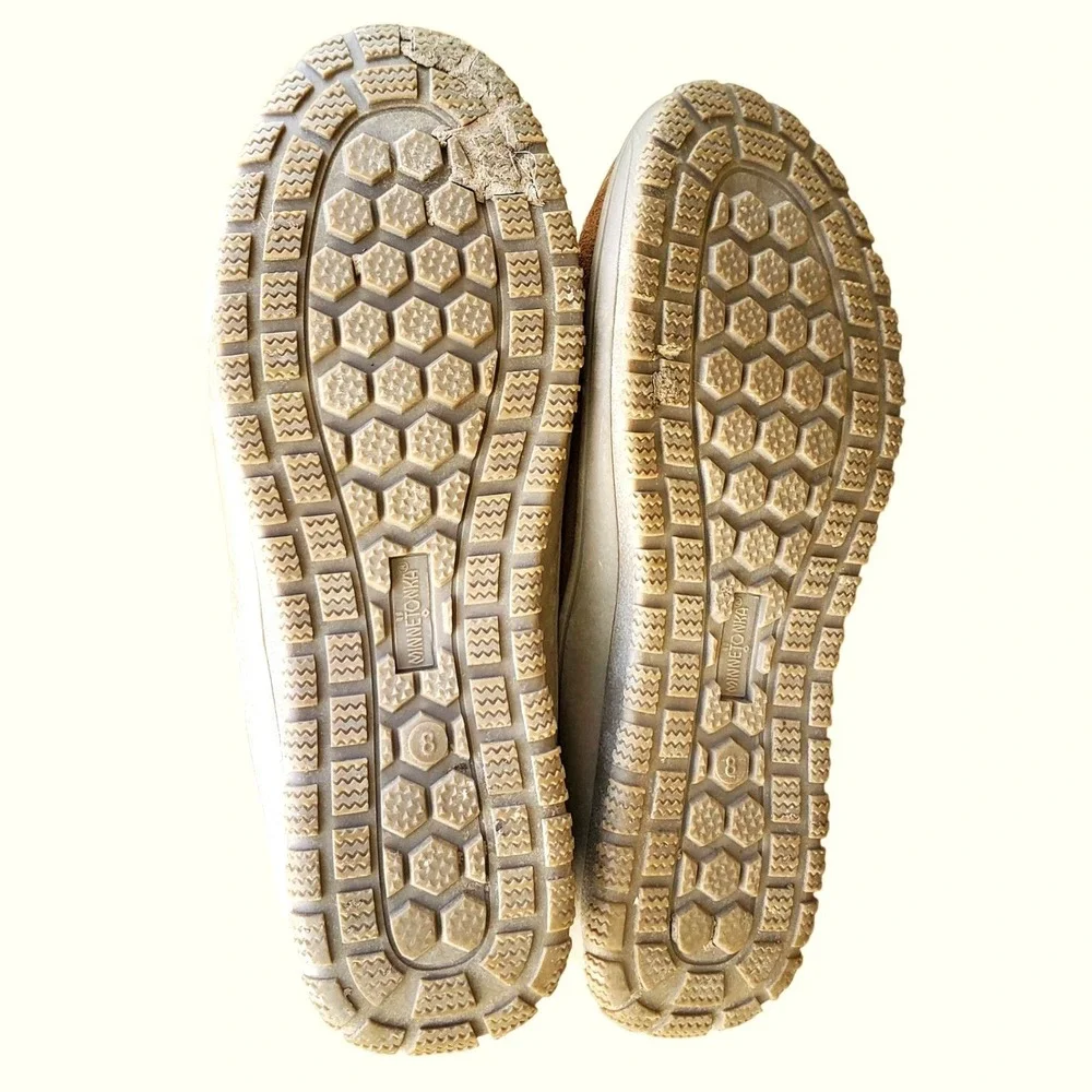 Minnetonka Womens 80083 Tan Suede Faux Fur Tassel Winter Boots Size 8M